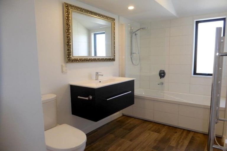 Photo of property in 2/52 Aikmans Road, Merivale, Christchurch, 8014