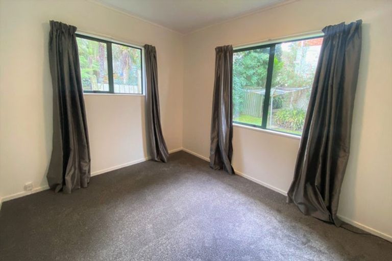 Photo of property in 15 Woodcote Drive, Glenfield, Auckland, 0629