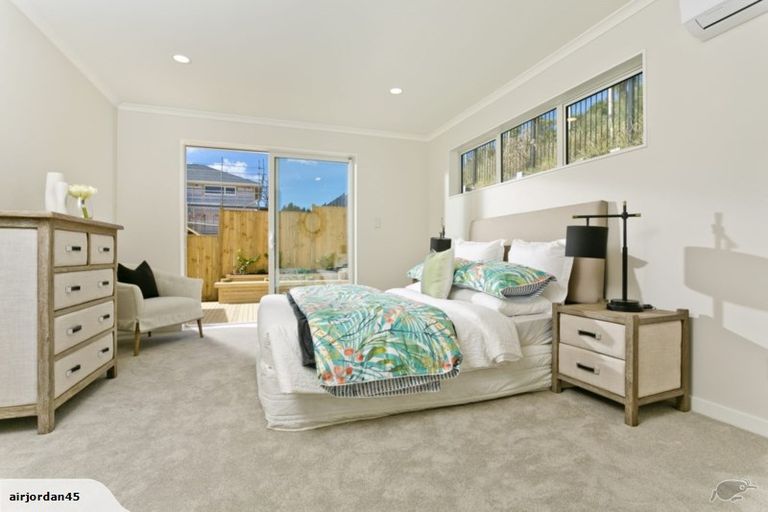 Photo of property in 12 Barrique Road, Kumeu, 0810