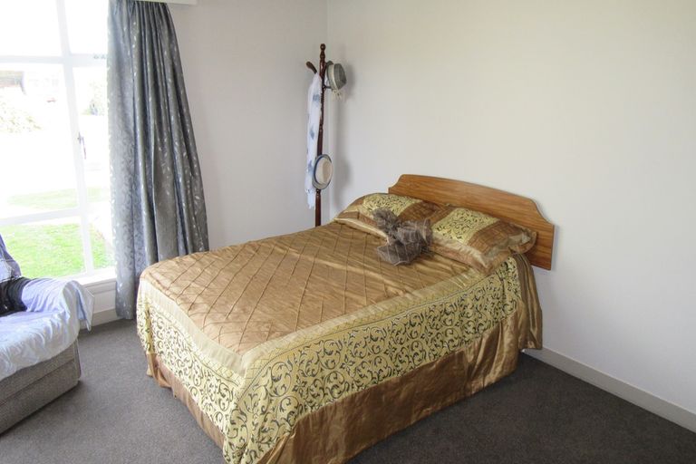 Photo of property in 30 Timaru Road, Waimate, 7924