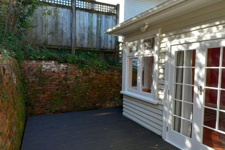 Photo of property in 82 Mortimer Terrace, Brooklyn, Wellington, 6021