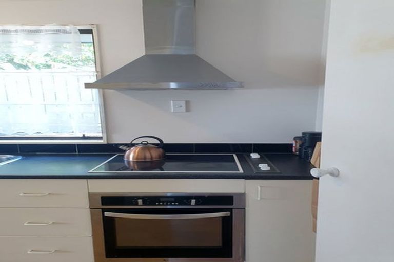Photo of property in 15 Sabot Place, Massey, Auckland, 0614