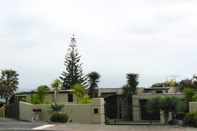 Photo of property in 12 Pacific Parade, Army Bay, Whangaparaoa, 0930