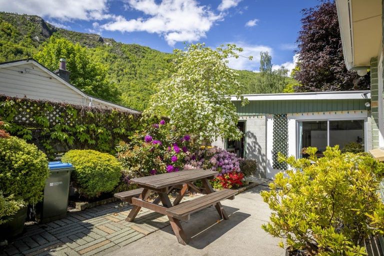 Photo of property in 3 Merioneth Street, Arrowtown, 9302