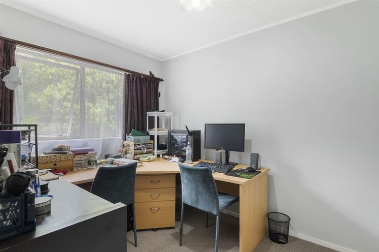 Photo of property in 1/10 Halder Place, Torbay, Auckland, 0632