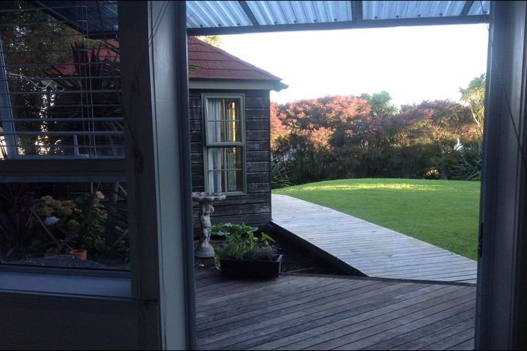 Photo of property in 1306 Whangaparaoa Road, Army Bay, Whangaparaoa, 0930