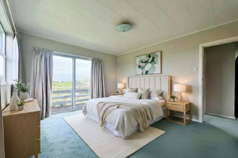 Photo of property in 102 Paekakariki Hill Road, Pauatahanui, Porirua, 5381