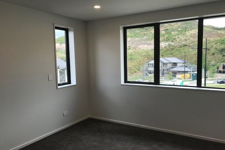 Photo of property in 16 Bee Lane, Whitby, Porirua, 5024
