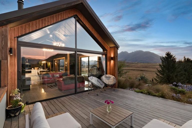 Photo of property in 11 Cunninghams Drive, Jacks Point, Queenstown, 9371