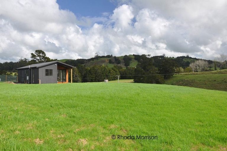 Photo of property in 12 Arahanga Road, Paparoa, 0571