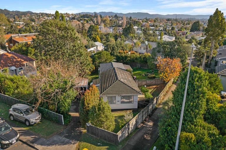 Photo of property in 1/31 Captain Scott Road, Glen Eden, Auckland, 0602