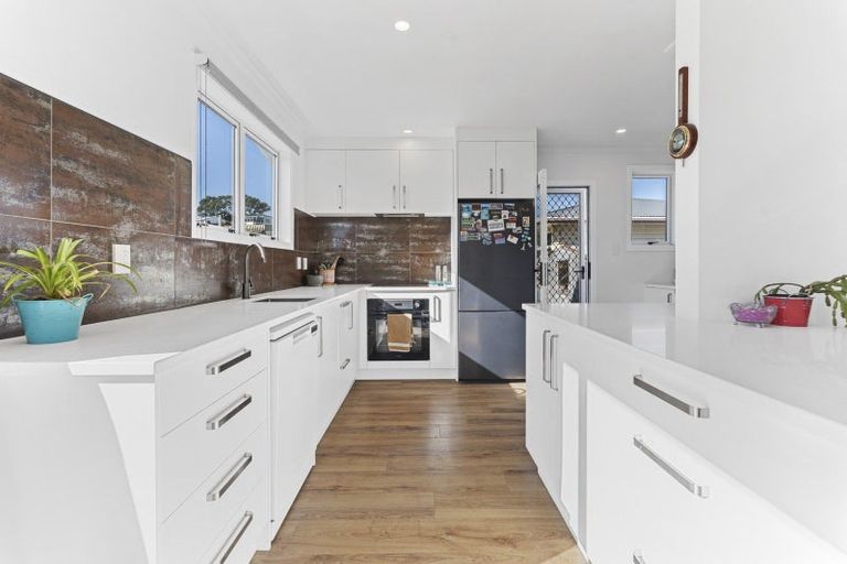 Photo of property in 6 Buckland Place, Spotswood, New Plymouth, 4310