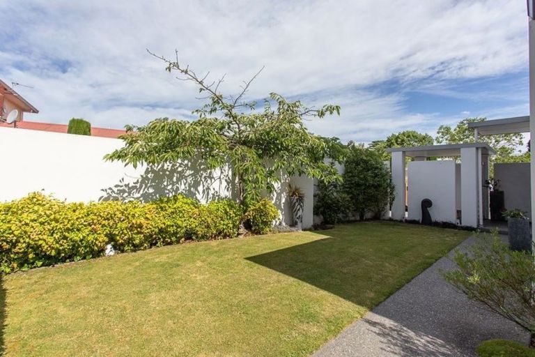 Photo of property in 35a Fendalton Road, Fendalton, Christchurch, 8014