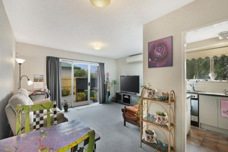 Photo of property in 1/11 Chipping Lane, Redwood, Christchurch, 8051