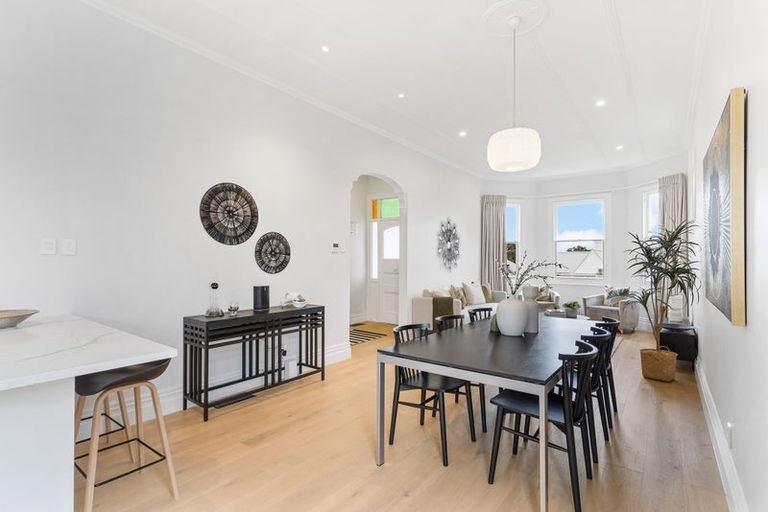 Photo of property in 7 Fairfax Avenue, Northcote, Auckland, 0627