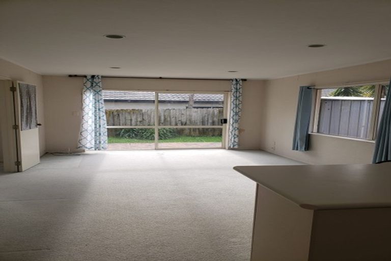 Photo of property in 1/1 Emma Court, Northpark, Auckland, 2013