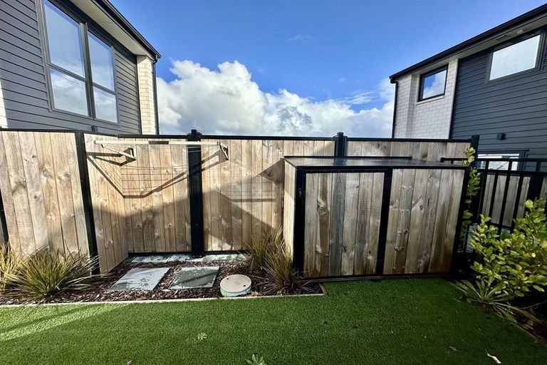 Photo of property in 8/170 Don Buck Road, Massey, Auckland, 0614