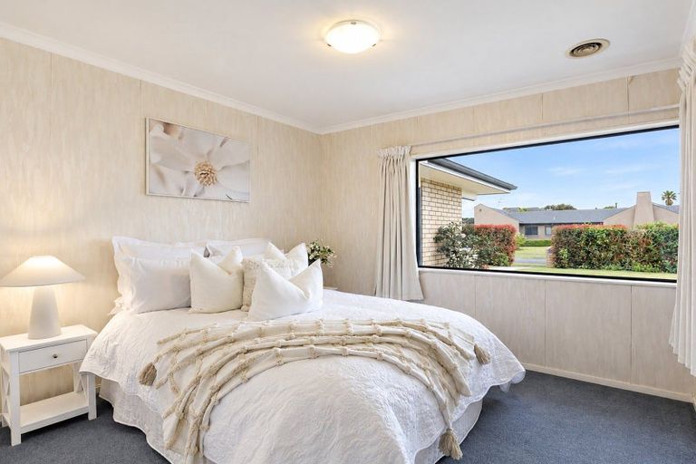 Photo of property in 1 Roderick Place, Rototuna, Hamilton, 3210