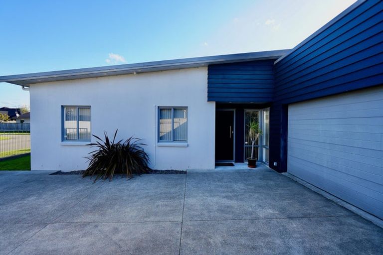 Photo of property in 27 Rosalie Terrace, Kelvin Grove, Palmerston North, 4414