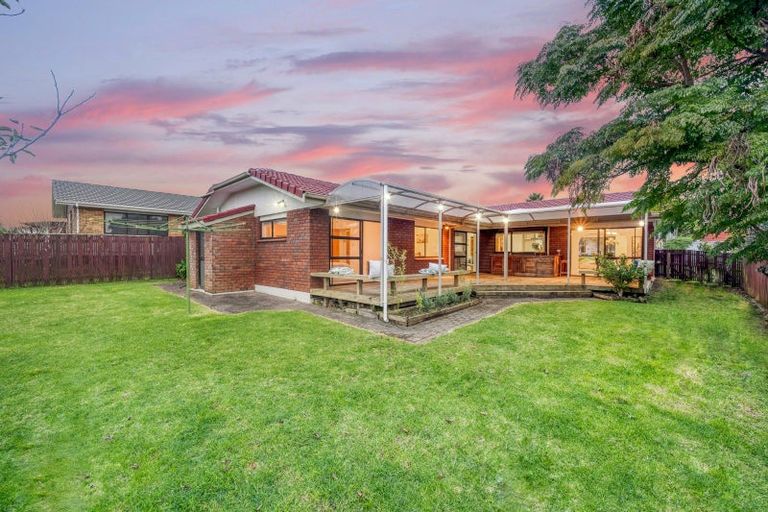 Photo of property in 57 Dalwhinnie Parade, Highland Park, Auckland, 2010