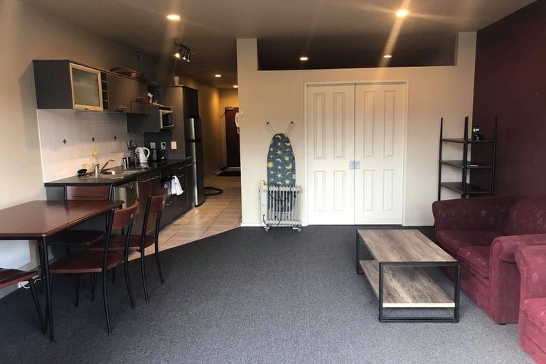 Photo of property in Atrium Towers, 8g/154 The Terrace, Wellington Central, Wellington, 6011