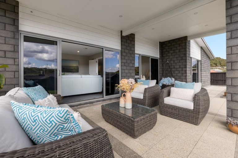 Photo of property in 4 Rochfort Crescent, Pyes Pa, Tauranga, 3112