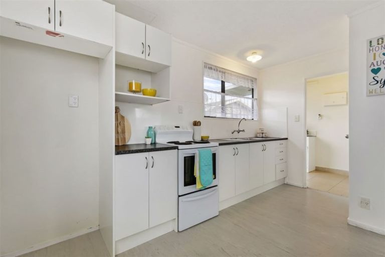 Photo of property in 2/61 Redcrest Avenue, Red Hill, Papakura, 2110