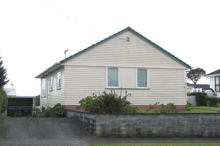 Photo of property in 11 Banks Street, Marfell, New Plymouth, 4310
