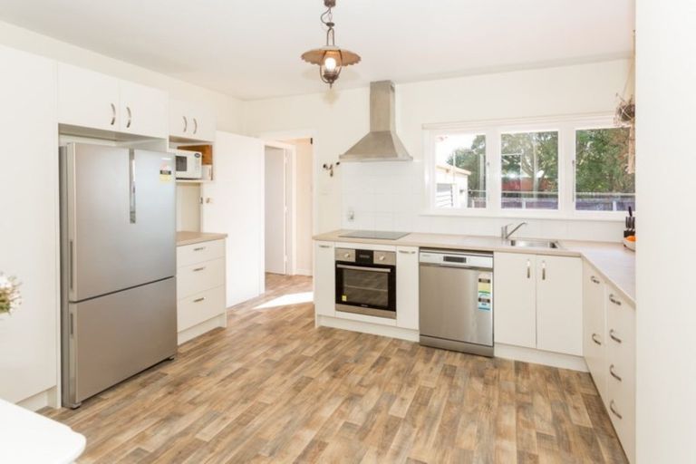 Photo of property in 1 Chilton Drive, Mairehau, Christchurch, 8052