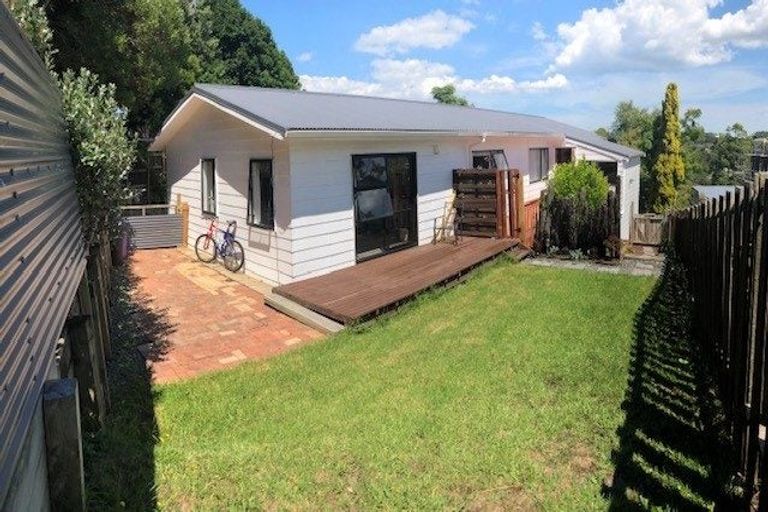 Photo of property in 29 Deverell Place, Northcross, Auckland, 0632