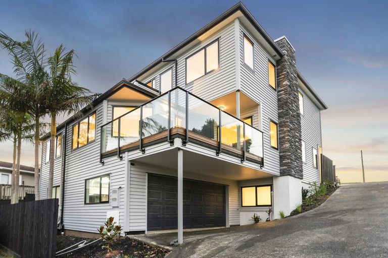 Photo of property in 1/47 Deep Creek Road, Waiake, Auckland, 0630