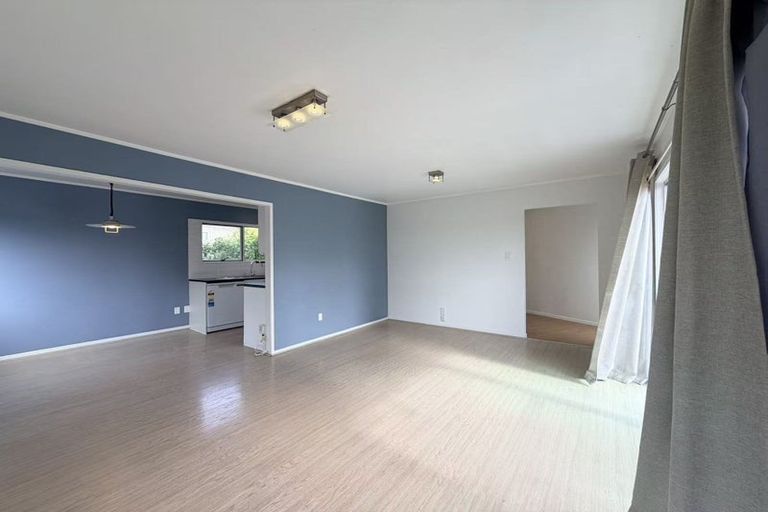 Photo of property in 10 Celeste Place, Totara Vale, Auckland, 0627