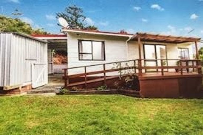Photo of property in 2/7 Powrie Street, Glenfield, Auckland, 0629