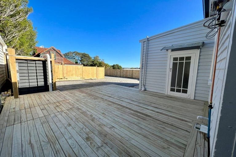 Photo of property in 1 Bulwer Street, Devonport, Auckland, 0624