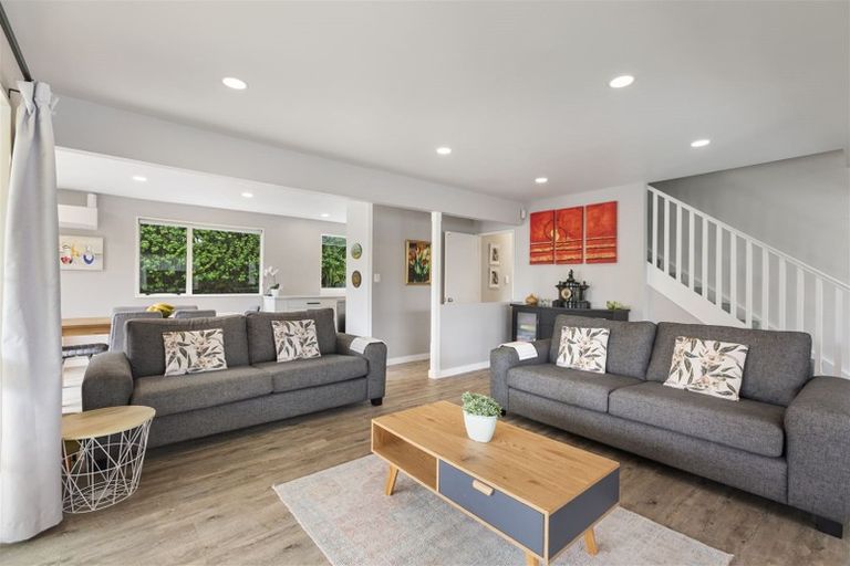 Photo of property in 40 Tyrico Close, Unsworth Heights, Auckland, 0632