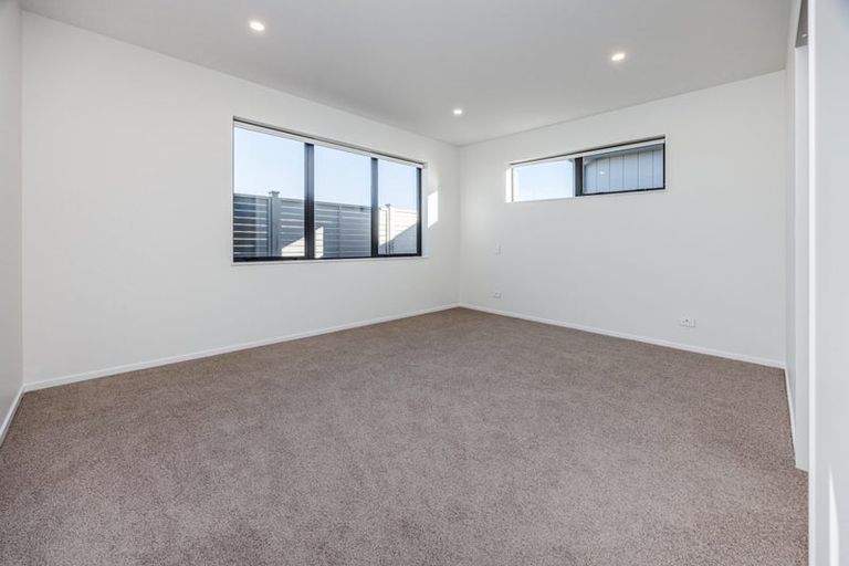 Photo of property in 124 Pepene Avenue, Takanini, Auckland, 2112