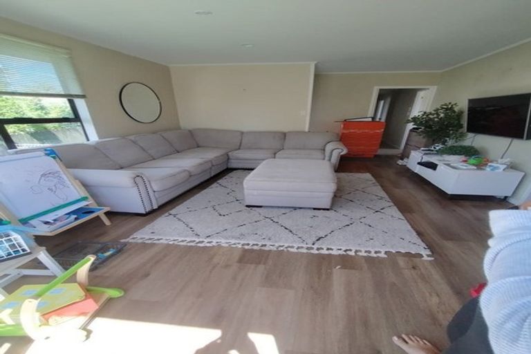 Photo of property in 42 Hassan Drive, Massey, Auckland, 0614