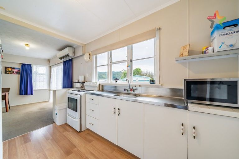 Photo of property in 52 Russell Road, Wainuiomata, Lower Hutt, 5014