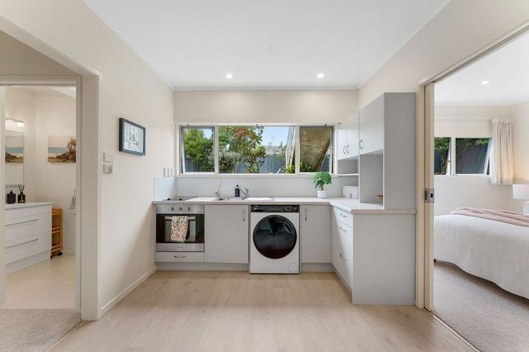 Photo of property in 14 Clyside Avenue, Half Moon Bay, Auckland, 2012