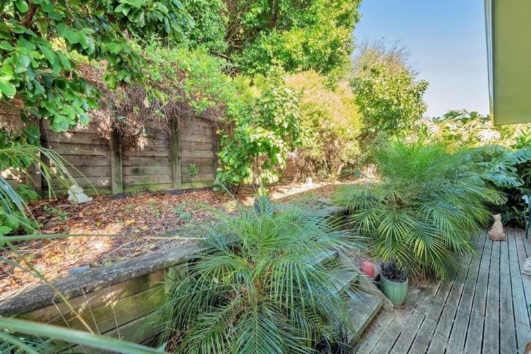 Photo of property in 33 Rangeview Road, Sunnyvale, Auckland, 0612