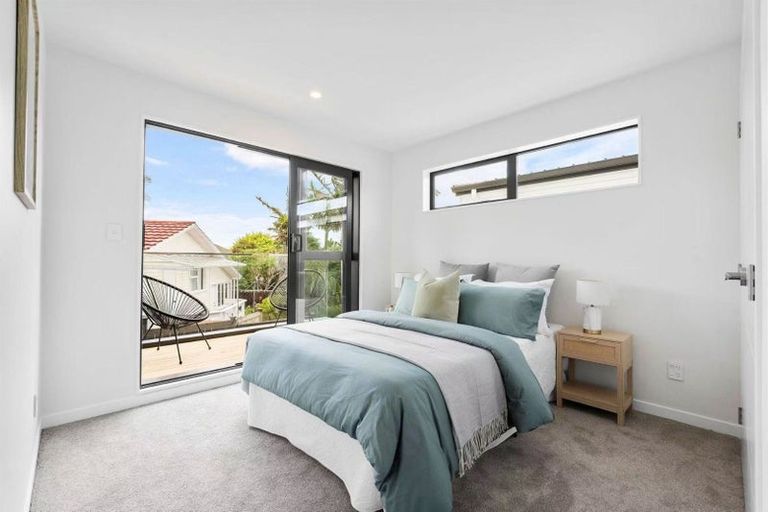 Photo of property in 16c Madison Place, Forrest Hill, Auckland, 0620