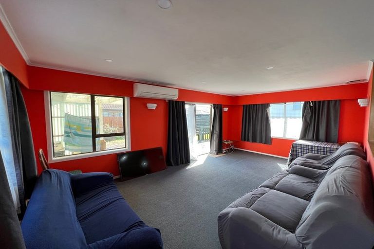 Photo of property in 94 Triangle Road, Massey, Auckland, 0614