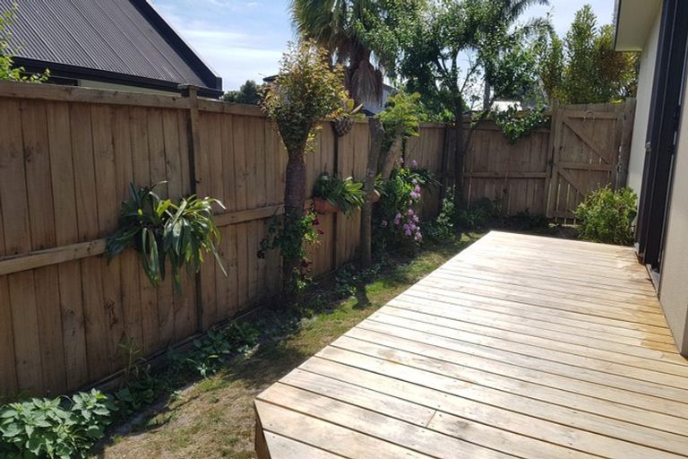 Photo of property in 16 Fearnley Grove, Albany, Auckland, 0632