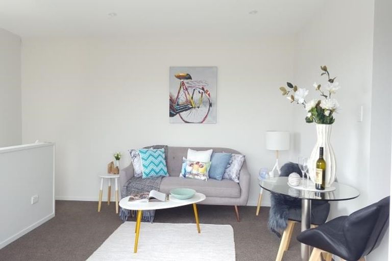 Photo of property in 2/46 Hollowout Street, Takanini, 2112