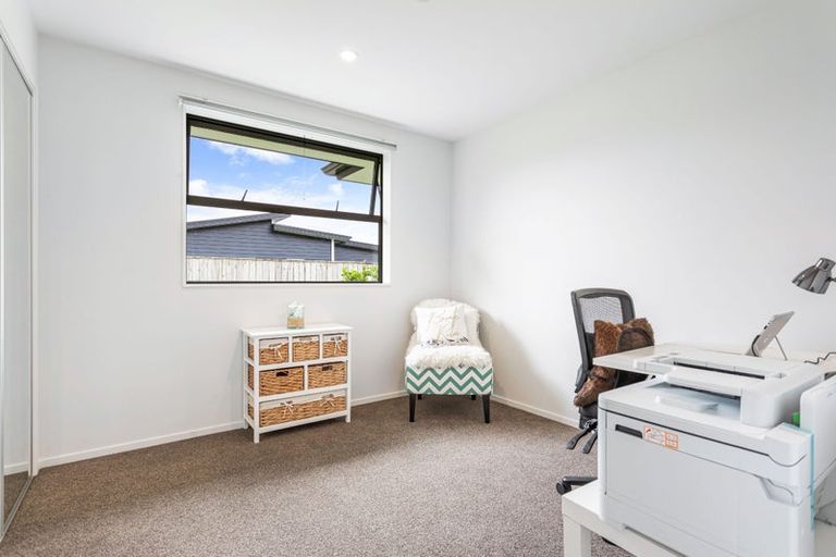 Photo of property in 13 Robert Might Road, Kumeu, 0810