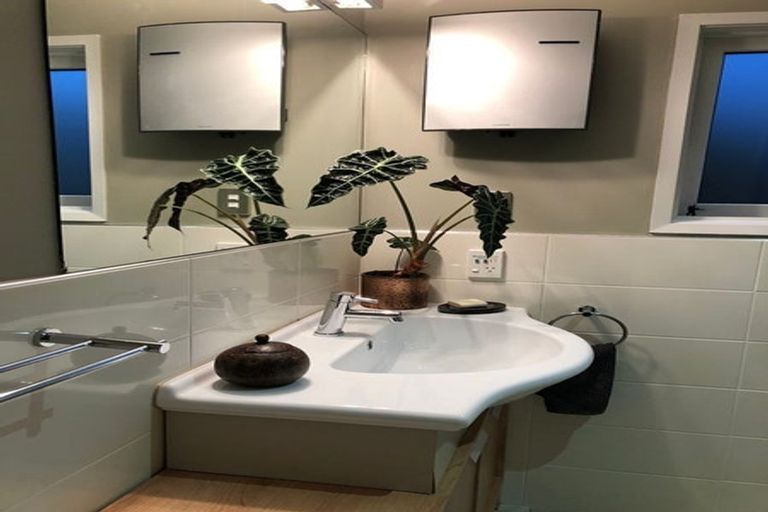 Photo of property in 9 City View Terrace, Birkenhead, Auckland, 0626