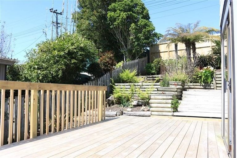 Photo of property in 1/105 Carlisle Road, Torbay, Auckland, 0632
