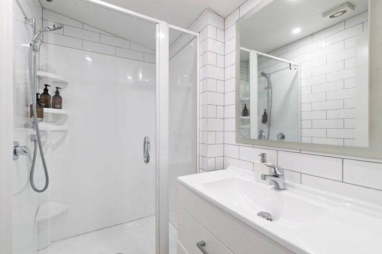 Photo of property in 24 Wiltshire Street, Arrowtown, 9302