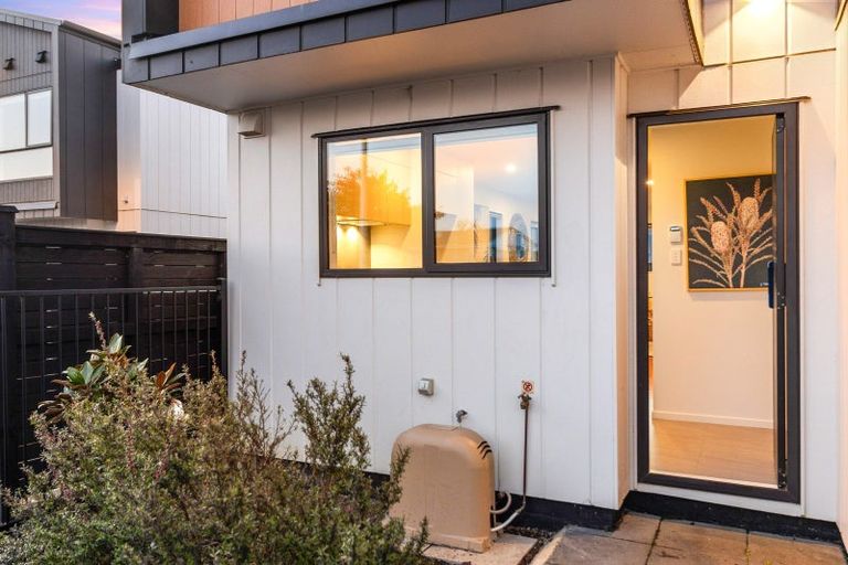 Photo of property in 1 Red Arches Road, Henderson, Auckland, 0610