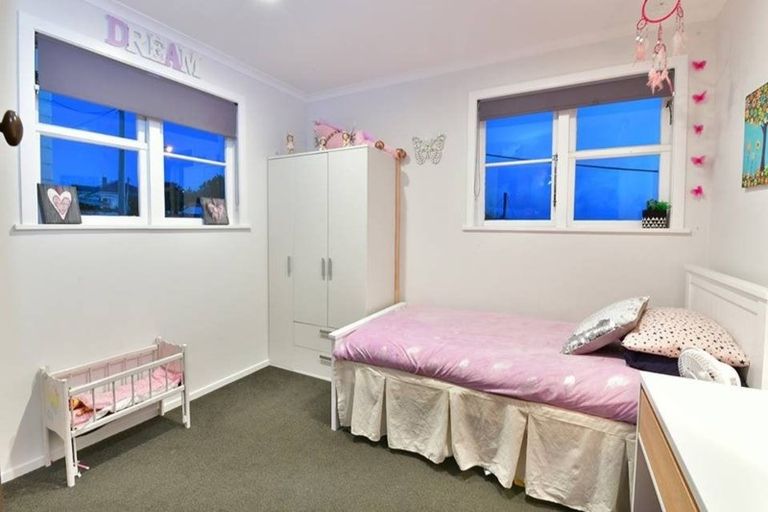 Photo of property in 32 Karaka Street, Helensville, 0800